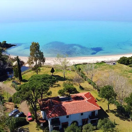 Hacienda Beachfront Villas, Spathies